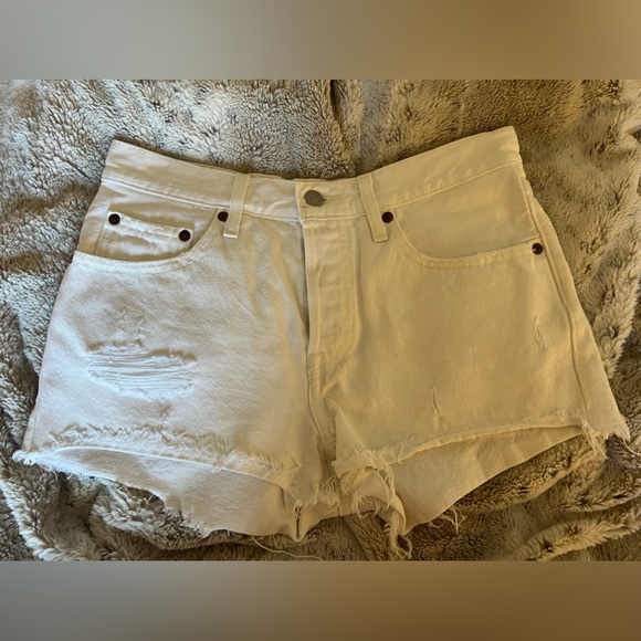 Levi’s Denim Shorts - Picture 1 of 3